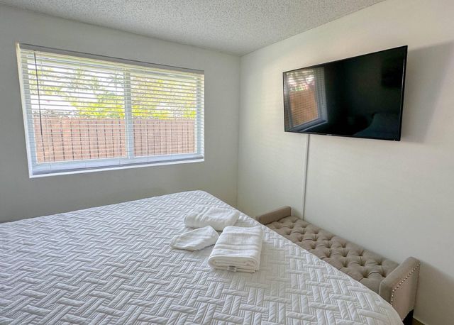 650 NE 15TH Street A - B, Fort Lauderdale, FL 33304