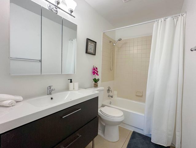 650 NE 15TH Street A - B, Fort Lauderdale, FL 33304