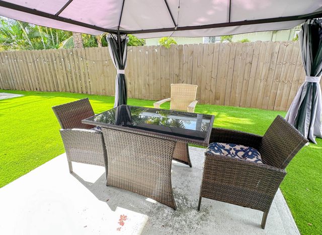 650 NE 15TH Street A - B, Fort Lauderdale, FL 33304