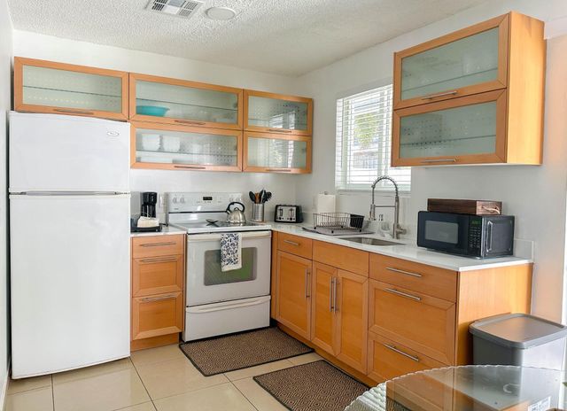 650 NE 15TH Street A - B, Fort Lauderdale, FL 33304