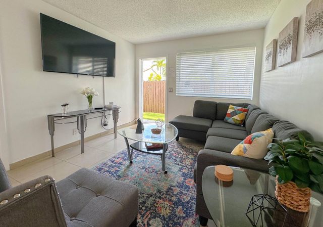 650 NE 15TH Street A - B, Fort Lauderdale, FL 33304