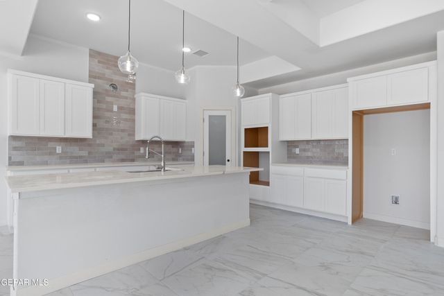 13390 Carterton Avenue, Horizon City, TX 79928