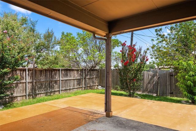 1102 Mitchell DR, Hutto, TX 78634