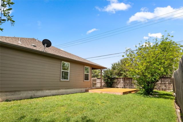1102 Mitchell DR, Hutto, TX 78634
