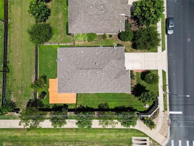1102 Mitchell DR, Hutto, TX 78634