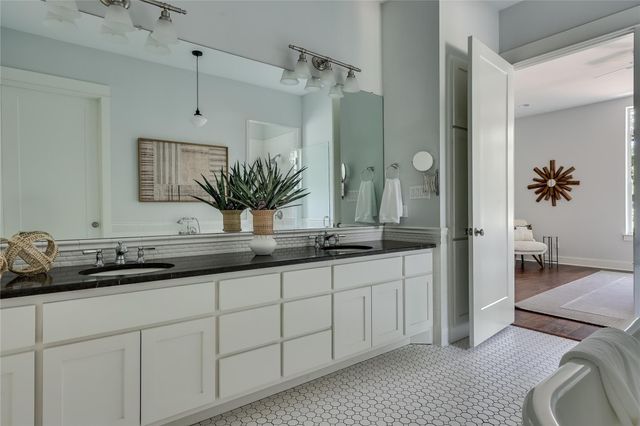 1296 Trebled Waters TRL, Driftwood, TX 78619
