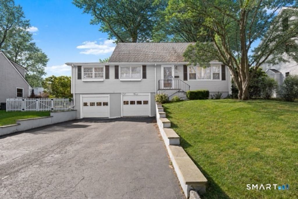 111 Mayweed Road, Fairfield, CT 06824