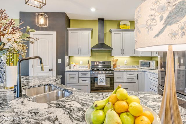 87 Northeast Drive NW, Calabash, NC 28467