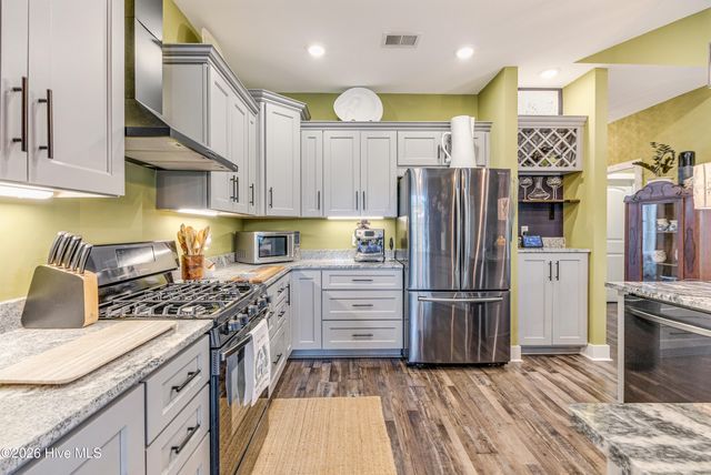 87 Northeast Drive NW, Calabash, NC 28467