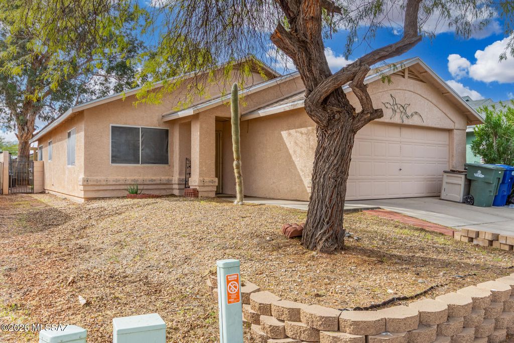 7888 S Lauder Street, Tucson, AZ 85747