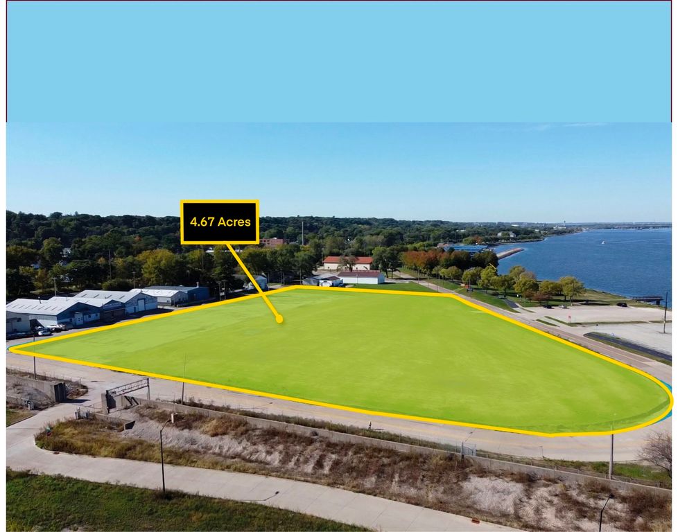 5420 Old River Road, Moline, IL 61265