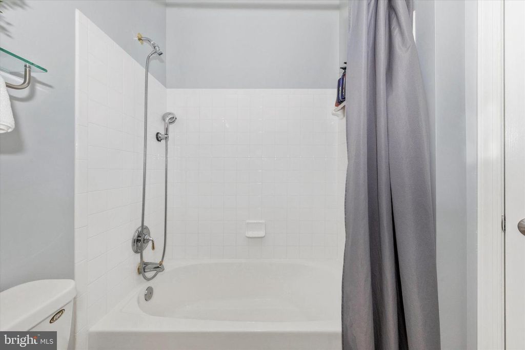 Image 24 of property listing at 6200 GLEN VALLEY TER #1C, Frederick, MD 21701