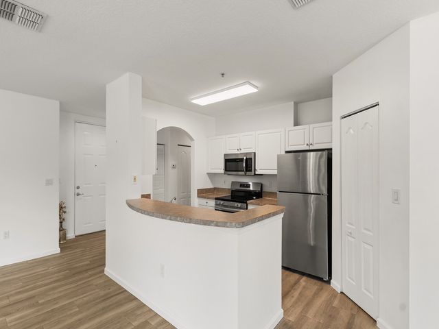 5020 Fairways Circle J202, Vero Beach, FL 32967