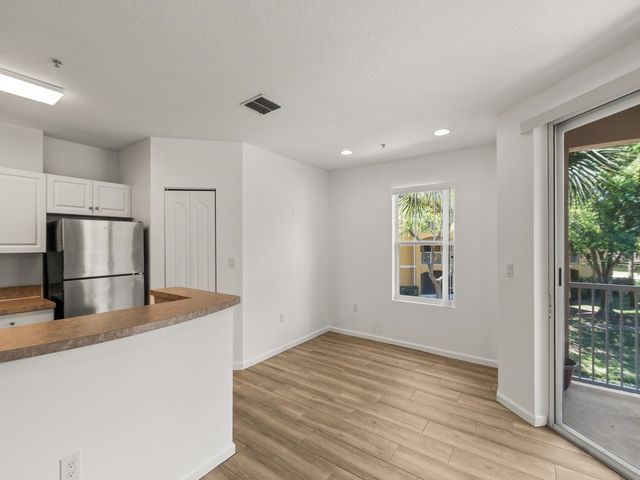 5020 Fairways Circle J202, Vero Beach, FL 32967