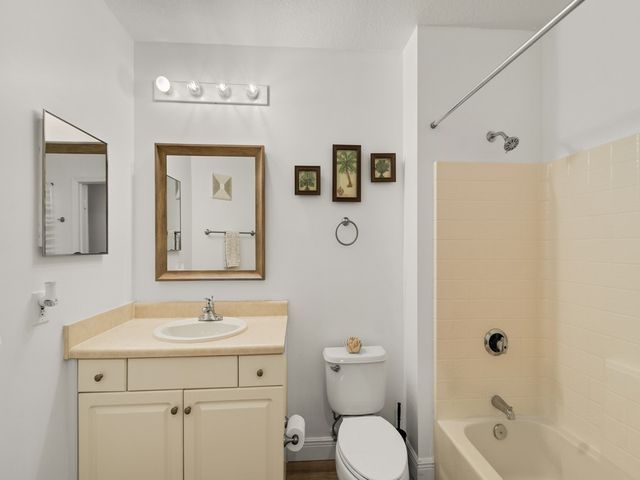 5020 Fairways Circle J202, Vero Beach, FL 32967