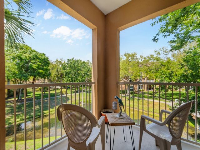 5020 Fairways Circle J202, Vero Beach, FL 32967