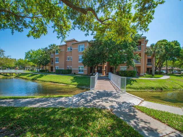 5020 Fairways Circle J202, Vero Beach, FL 32967