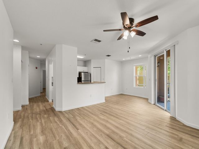 5020 Fairways Circle J202, Vero Beach, FL 32967