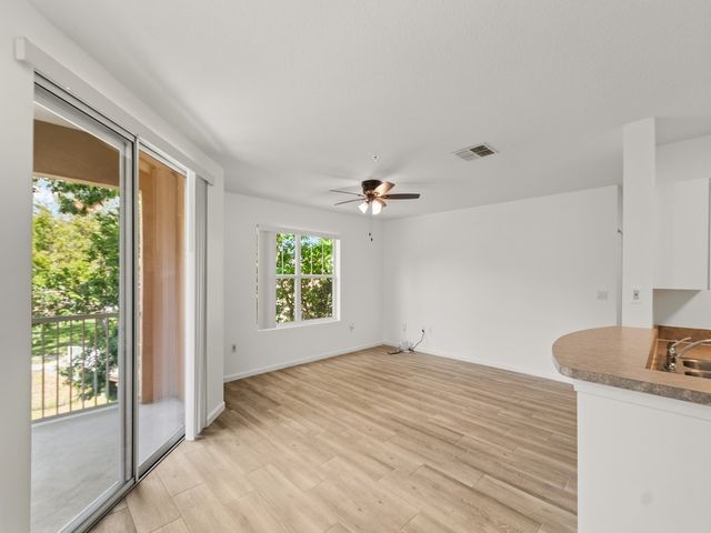 5020 Fairways Circle J202, Vero Beach, FL 32967