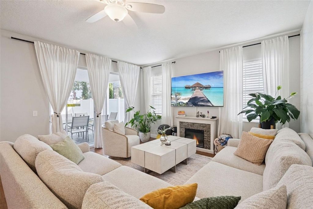 Image 11 of property listing at 10039 BAYWATER BREEZE DRIVE, Orlando, FL 32827