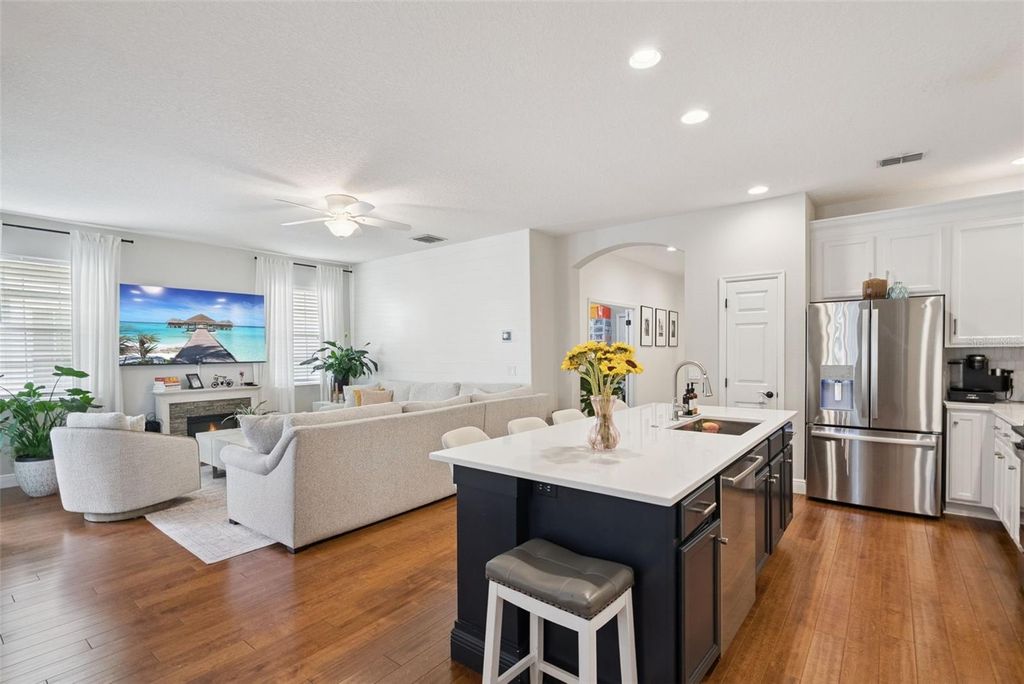 Image 13 of property listing at 10039 BAYWATER BREEZE DRIVE, Orlando, FL 32827
