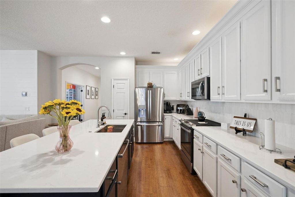 Image 19 of property listing at 10039 BAYWATER BREEZE DRIVE, Orlando, FL 32827