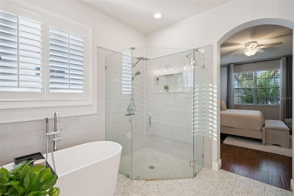 Image 32 of property listing at 10039 BAYWATER BREEZE DRIVE, Orlando, FL 32827