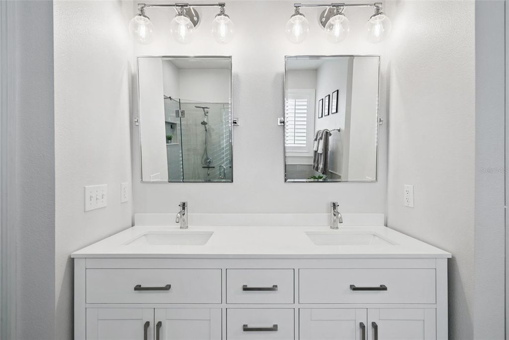 Image 37 of property listing at 10039 BAYWATER BREEZE DRIVE, Orlando, FL 32827