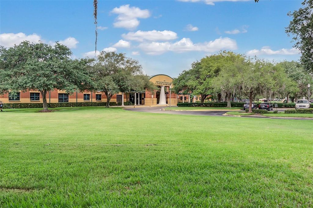 Image 54 of property listing at 10039 BAYWATER BREEZE DRIVE, Orlando, FL 32827