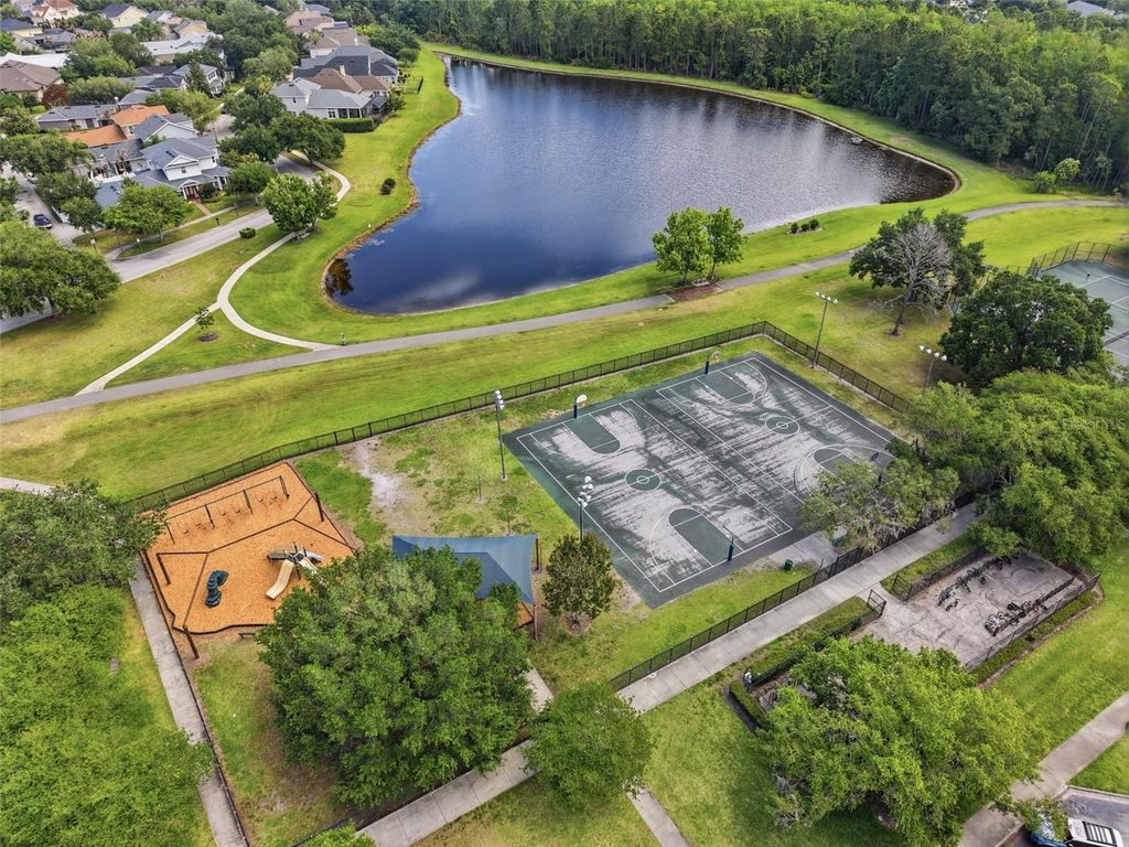 Image 60 of property listing at 10039 BAYWATER BREEZE DRIVE, Orlando, FL 32827