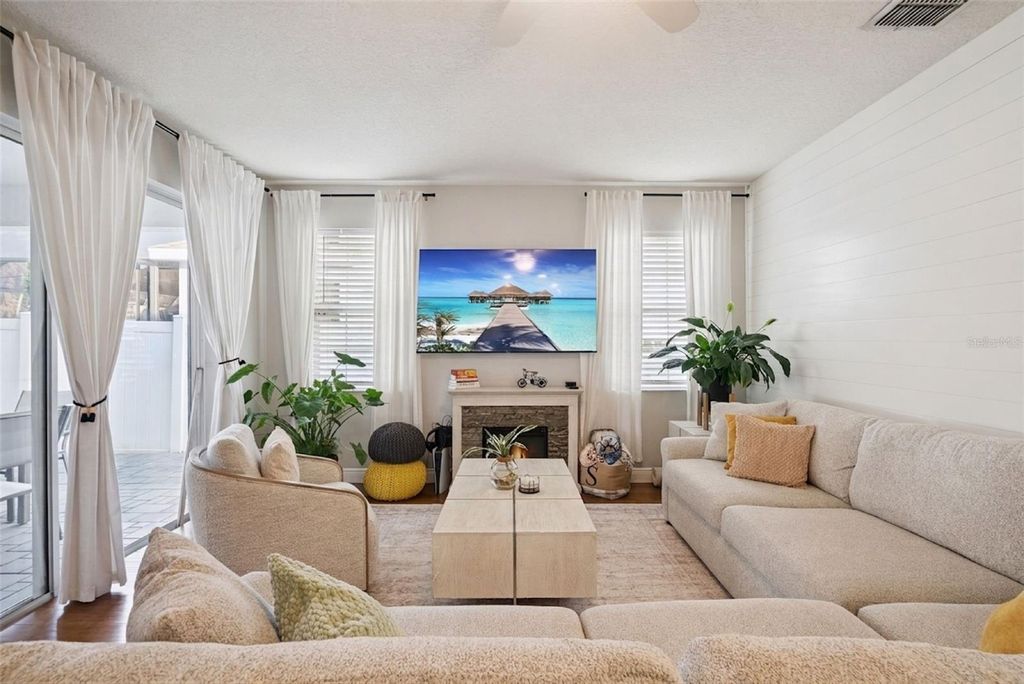 Image 7 of property listing at 10039 BAYWATER BREEZE DRIVE, Orlando, FL 32827