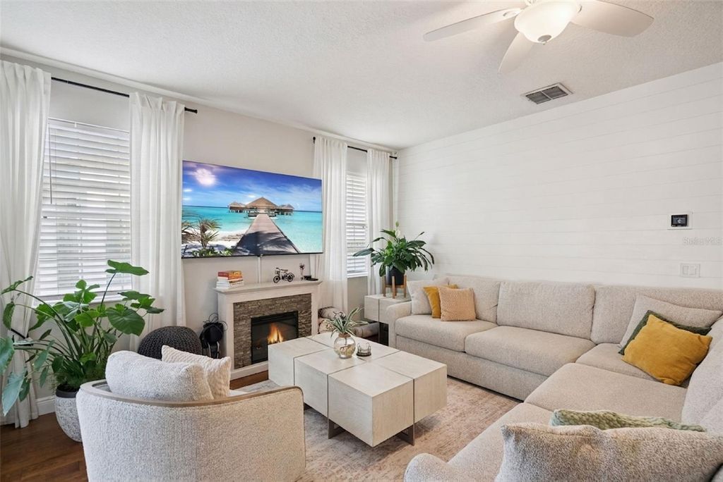 Image 10 of property listing at 10039 BAYWATER BREEZE DRIVE, Orlando, FL 32827