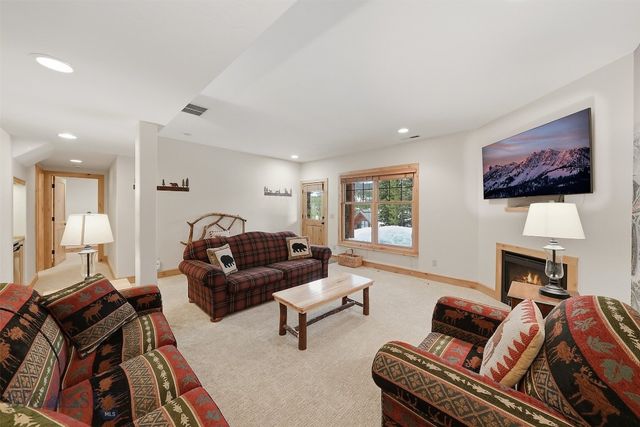 15 Rose Bud Loop 127, Big Sky, MT 59716