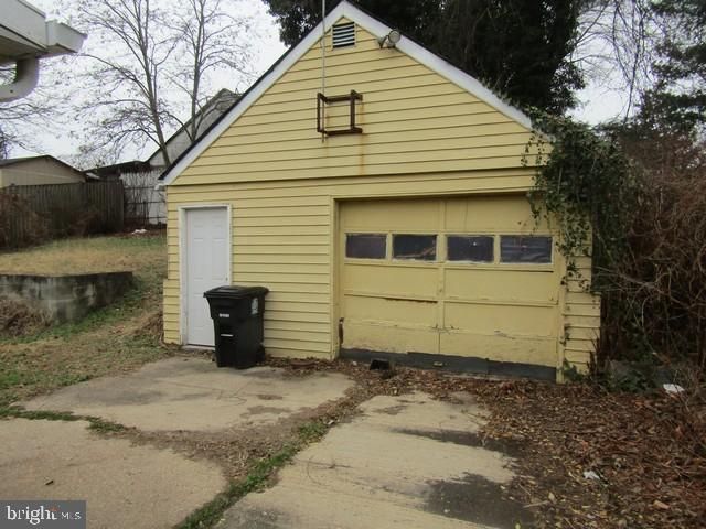 2711 LAKEHURST AVE, District Heights, MD 20747