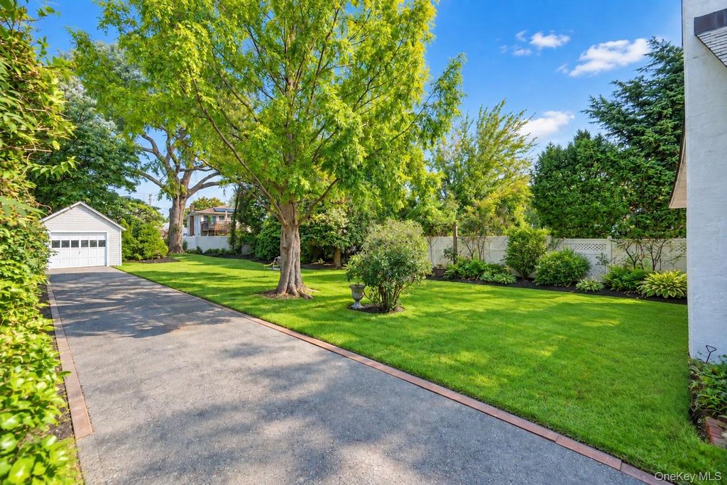 16 Grove Street, Lindenhurst, NY 11757 — photo 4