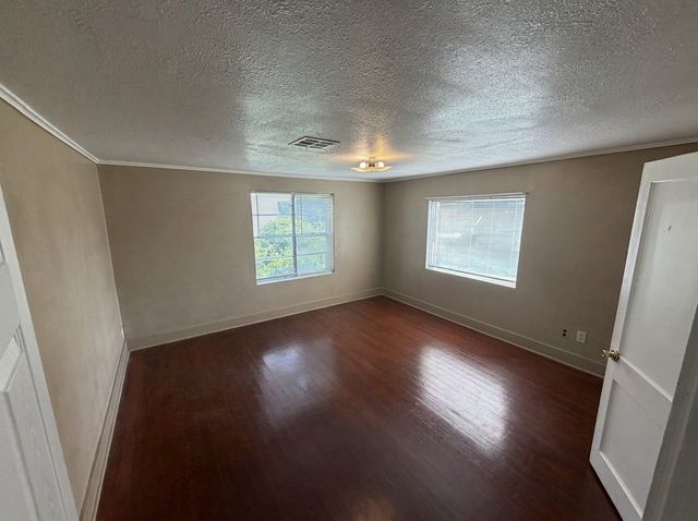 1879 N Owasso Avenue, Tulsa, OK 74106