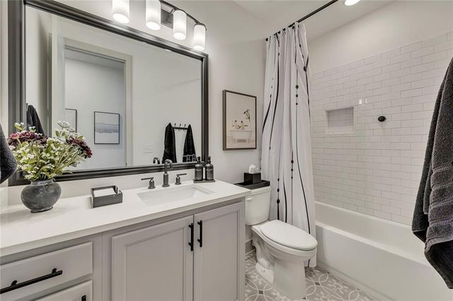 616 Grassmeade Lane, Woodstock, GA 30188