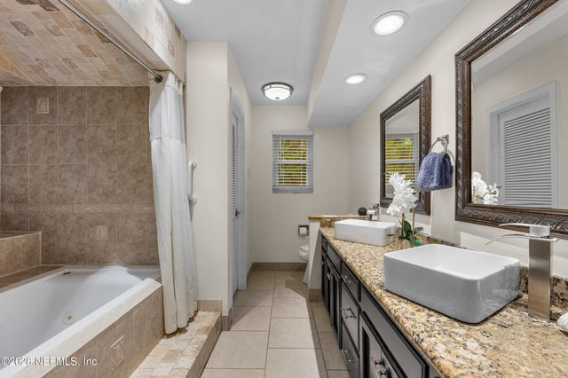 3510 HIDDEN LAKE Drive E, Jacksonville, FL 32216
