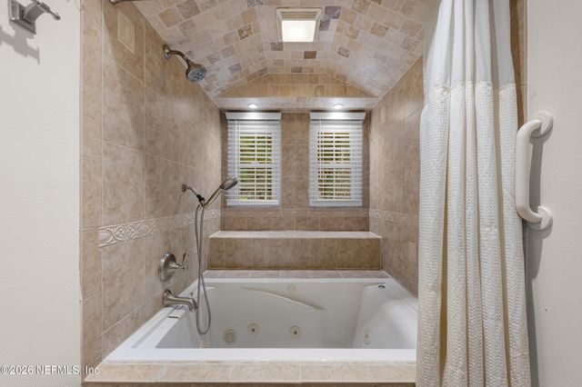 3510 HIDDEN LAKE Drive E, Jacksonville, FL 32216
