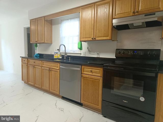 8835 TUCKERMAN LN, Potomac, MD 20854