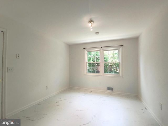 8835 TUCKERMAN LN, Potomac, MD 20854