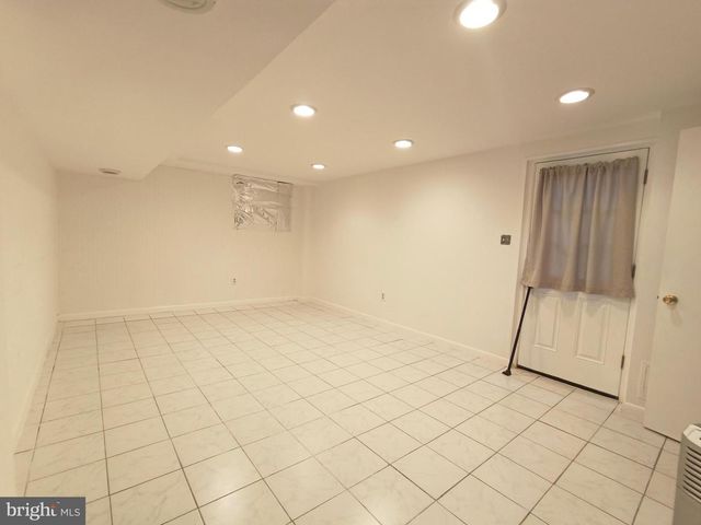 8835 TUCKERMAN LN, Potomac, MD 20854