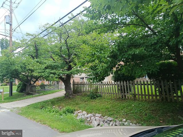 8835 TUCKERMAN LN, Potomac, MD 20854