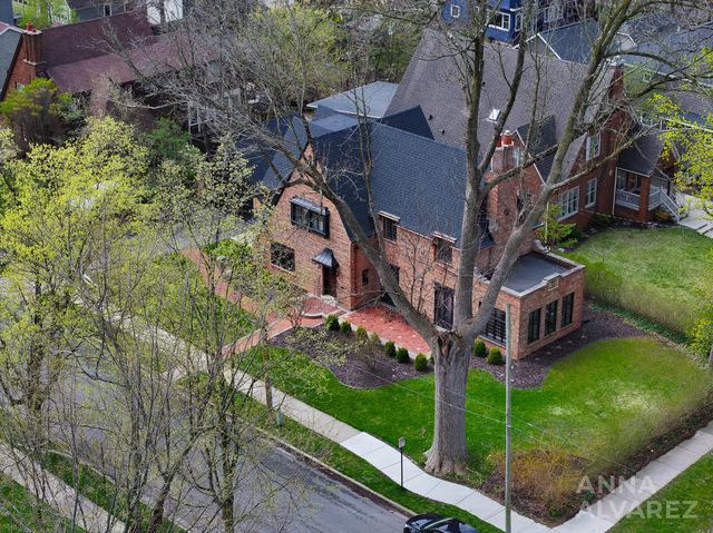 245 Briarwood Avenue SE, East Grand Rapids, MI 49506
