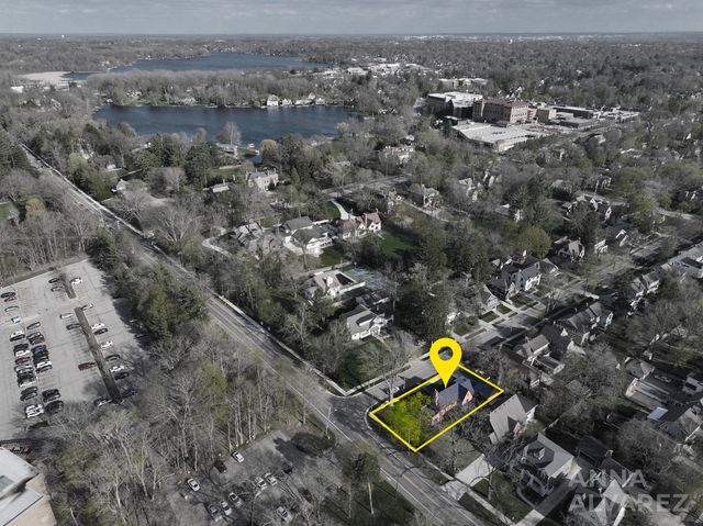 245 Briarwood Avenue SE, East Grand Rapids, MI 49506