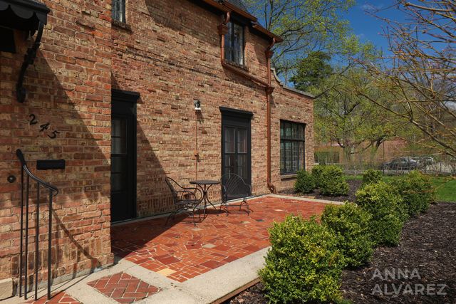 245 Briarwood Avenue SE, East Grand Rapids, MI 49506
