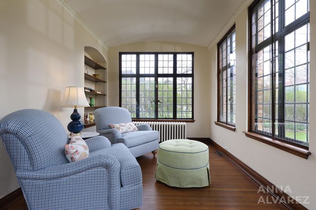 245 Briarwood Avenue SE, East Grand Rapids, MI 49506