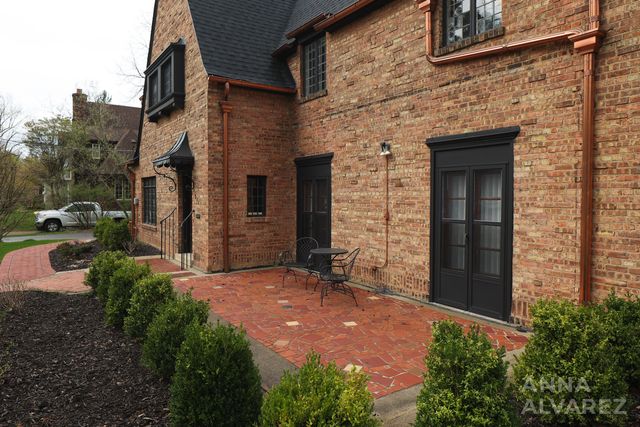 245 Briarwood Avenue SE, East Grand Rapids, MI 49506
