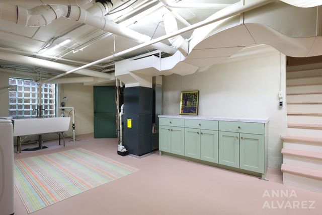 245 Briarwood Avenue SE, East Grand Rapids, MI 49506