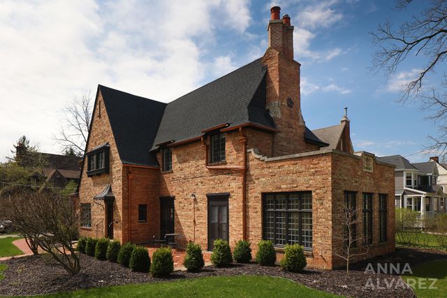 245 Briarwood Avenue SE, East Grand Rapids, MI 49506